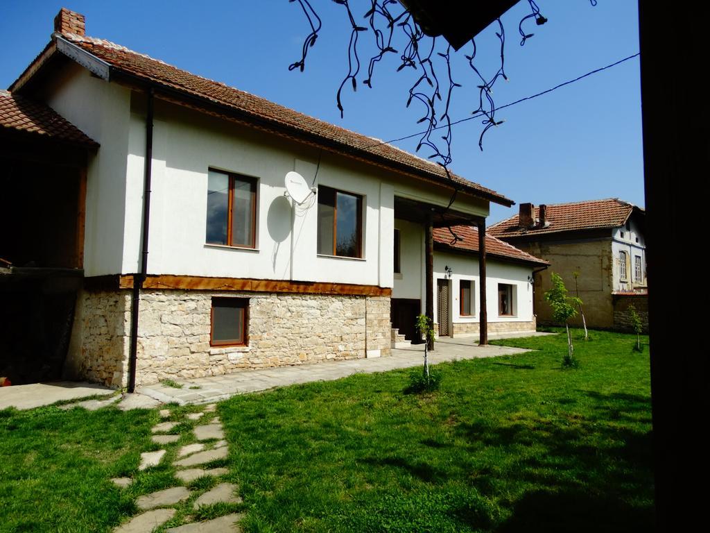Krai Potoka Hotel Krushuna Exterior foto